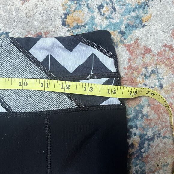 Lululemon Flare Size 6 Black Leggings With Black And White Waist Reversible - Picture 7 of 11